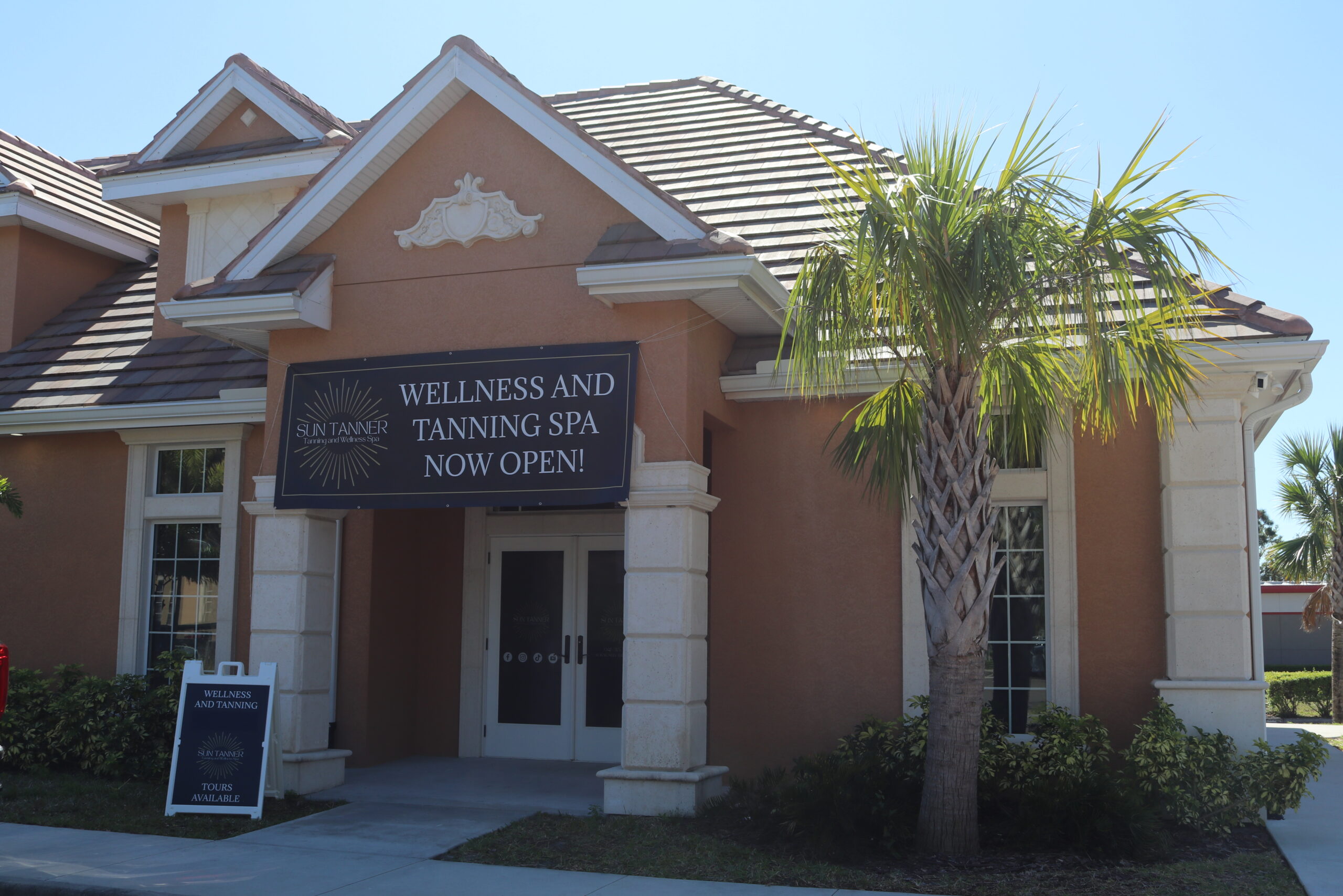 Exterior of Sun Tanner tanning and wellness spa in Parrish, Florida